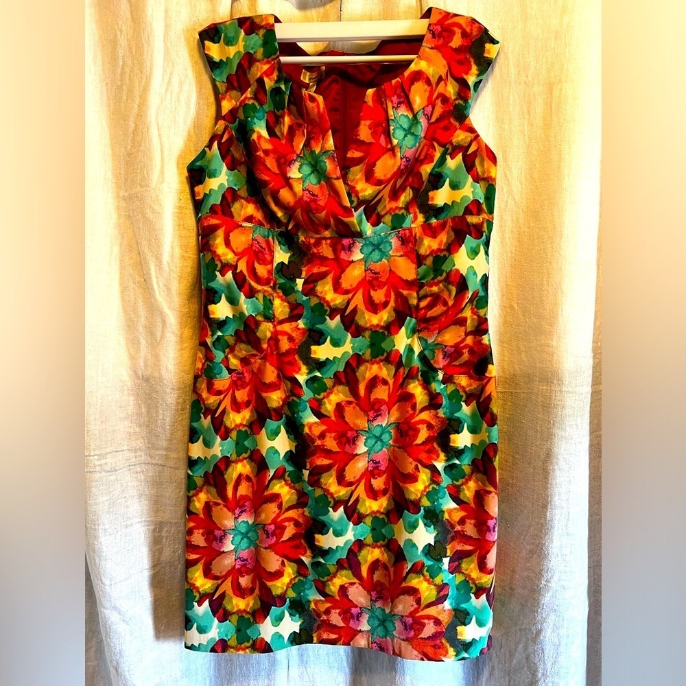 Dressbarn dress. Size 16. Floral knee length. Last photo shows true color.